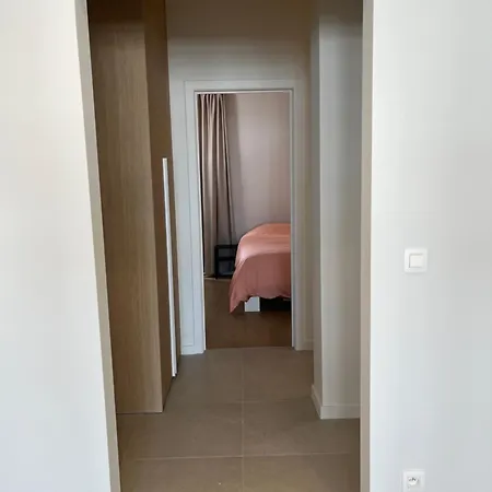 Renovated With Casino View And Free Parking Appartement *